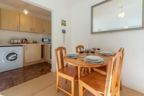 12 Westward Flats, Polzeath. First floor: Open-plan dining area