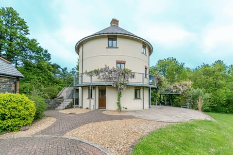 The Roundhouse, Polzeath. A dramatic and unusual design