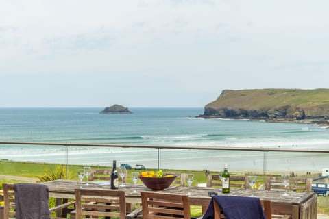 Pentewan, Polzeath. Large raised sun-deck to the front