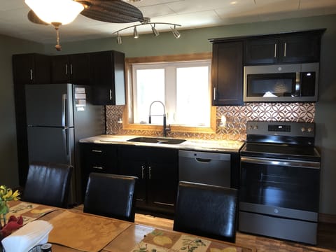 New Kitchen & Appliances 