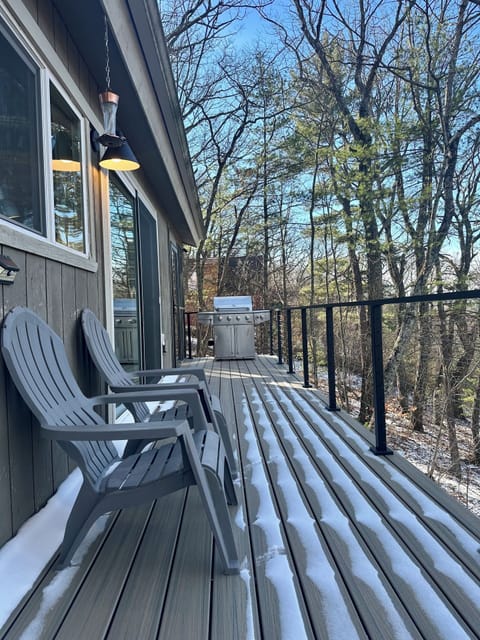 Deck with gas grill
