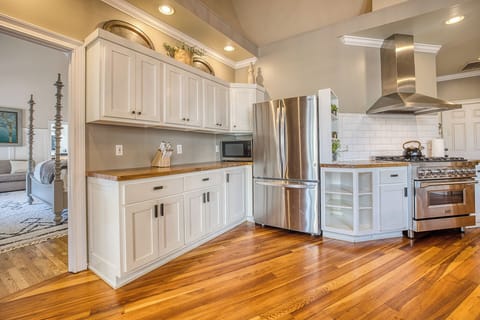 Our fully equipped kitchen offers both a drip coffee maker and a single-serve option, ensuring you can enjoy your coffee just the way you like it while preparing meals in this beautiful space!