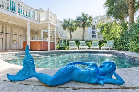 Come get your tail wet!  PRIVATE heat-able saltwater pool & hot tub!