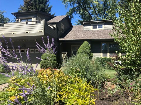 Welcome to lovely Green Gables in downtown Bend!