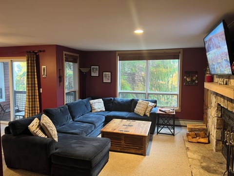 Bright end unit with lots of windows and light