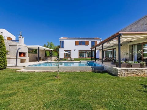 Plant, Sky, Building, Azure, Swimming Pool, Window, Land Lot, Tree, Grass, Shade