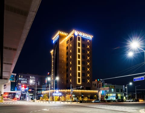 Front of property - evening/night