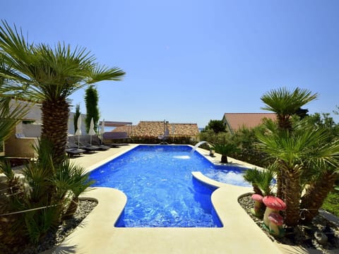 Water, Building, Sky, Swimming Pool, Azure, Lighting, Seaside Resort, House, Leisure, Tree