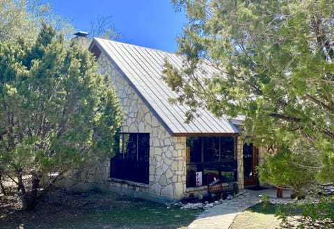 Picture perfect cabin tucked away at the end of a quiet country lane off River Road and less than a 2 minute drive to the 2nd Crossing.
