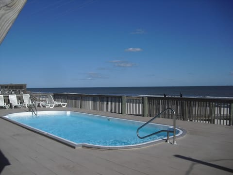 Beautiful 16' x 32' pool. Deck is covered with splinter-free laminate boards.