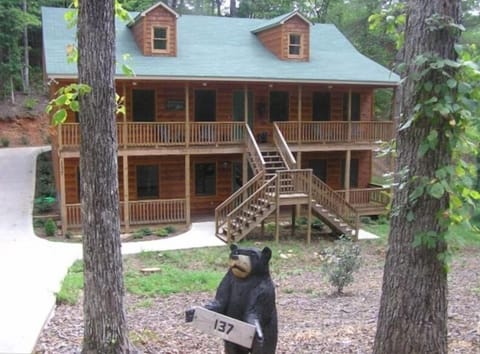 Bear Hugs Cabin