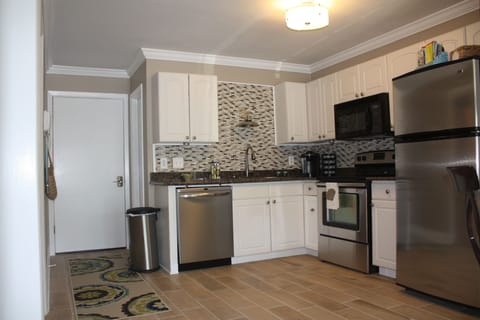 Spacious cook's kitchen