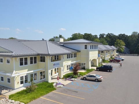 The plaza The Staterooms is located in.