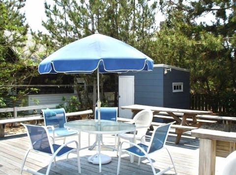 Private Backyard/Deck