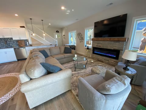 Large tv and fireplace in North Cub