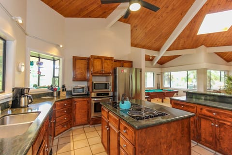 Spacious kitchen that opens up to large entertainment area, with new appliances.