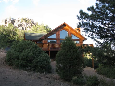 Mountain luxury getaway surrounded by pines and rock outcroppings.