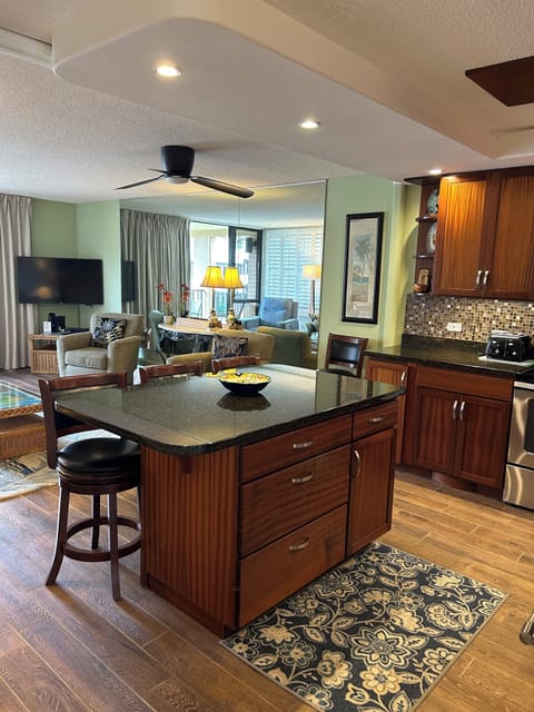 Open kitchen / living room floor plan