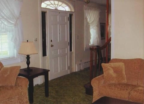 Living Room Loooking Toward Dining Room