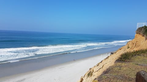 Beatiful Solana Beach Bluff, Private and walk up Beach with amenities. 