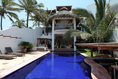 Lots of out door living space to lounge!