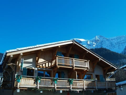 Chalet Le Petit Chamois with two balconies overseeing Mt Joly