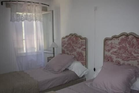 L'Arbousier bedroom