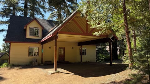 Welcome to the Hummingbird Pines House!