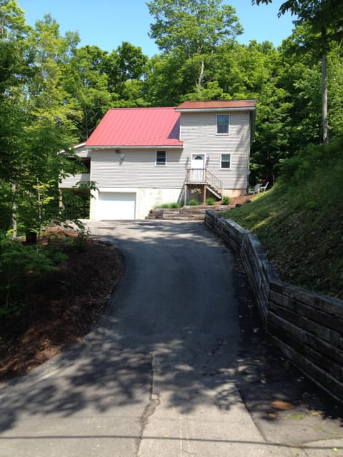 Quiet wooded lot with no rear neighbors