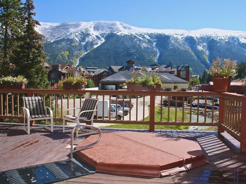First floor shared hot tub with mountain views