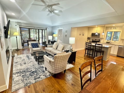 Comfortable living room with flat screen TV. Fireplace does NOT work.