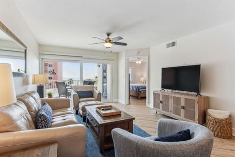 Spacious living room