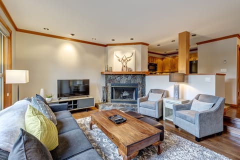 Comfortable living room with fireplace.