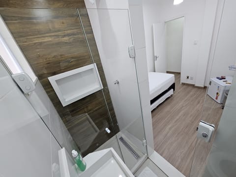 Classic Room | Bathroom | Shower, towels