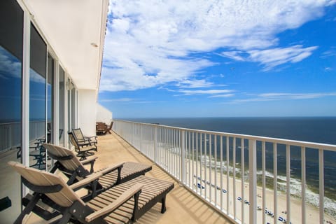 Spectacular, panoramic Gulf-front & big sky views from the Penthouse!