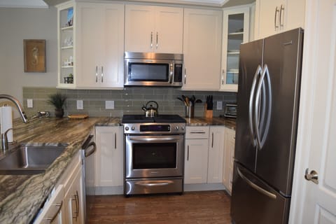 Well equipped kitchen ready for any chef!