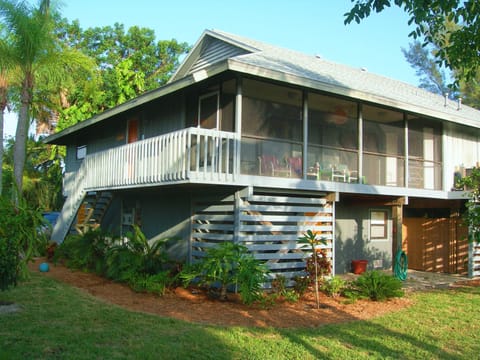 Mango House Lanai - faces West - breathtaking sunsets!