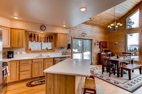 The dining room has as large table that seats 6 to 8 people.