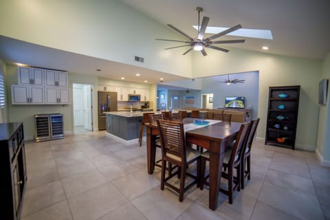 Second dining area that sits 6 people. 