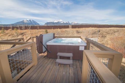 Deck w hot tub