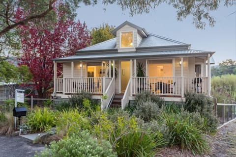 Two studio rooms , which can also be rented as a semi detached Cottage with Spas