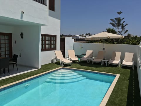 Pool and sun lounge area with 6 new loungers, cushions and shading parasol.