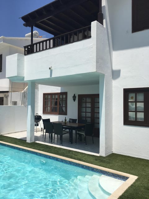 Shaded, outside dining area with barbeque, all day sun pool & sun lounging area