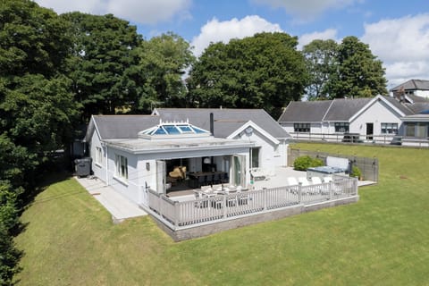 Hot Tub, Sea Views and Log Burner