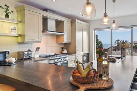 Hot Tub, Sea Views and Log Burner