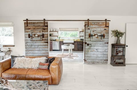 Entrance to gourmet kitchen