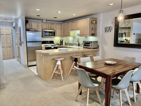 Kitchen/Dining Area