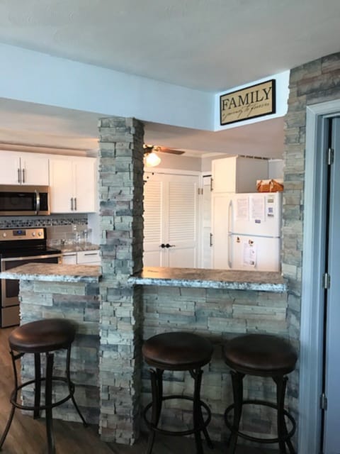 Lower level Lake Front Breakfast/Coffee/Serving  Bar