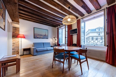Apt. COSY1 - Latin Quarter - Paris - Dining 
& living area