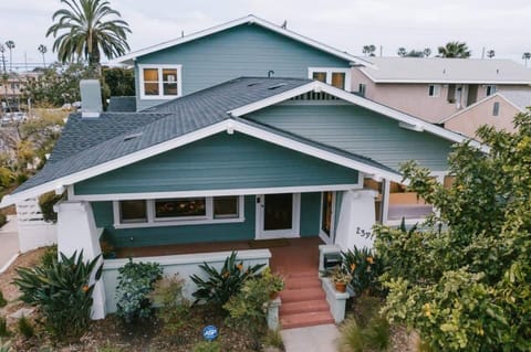 Beautiful newly renovated craftsman in cute beach town